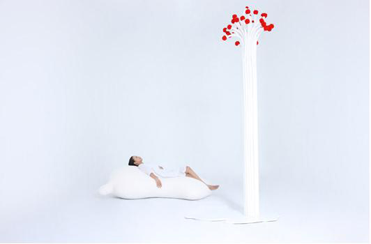 Bubble Shooter in Wonderland (Cột thổi bong bóng ở Thế giới thần tiên) – Tiffany Chung - tác phẩm sắp đặt chụp thành ảnh